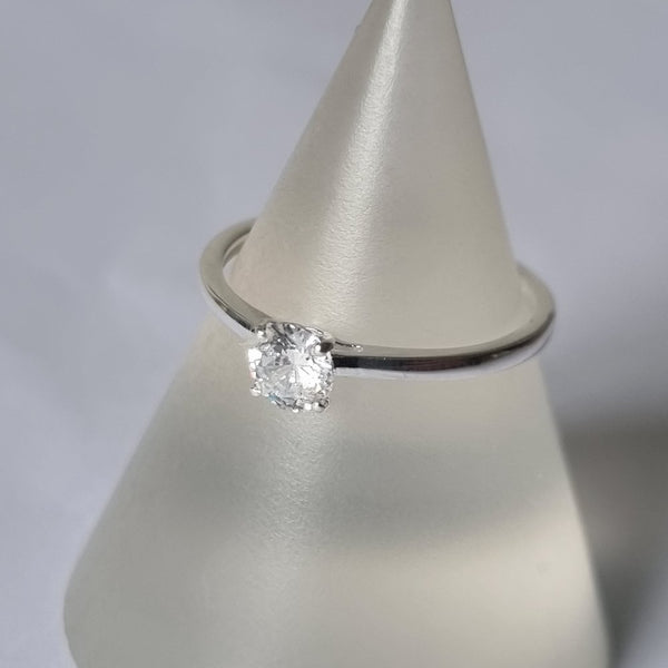 925 Sterling Silver Simulated Diamond Solitaire Ring - Charming and Trendy Ltd