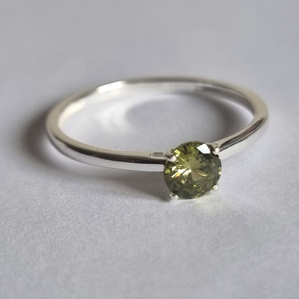 925 Sterling Silver Simulated Peridot Solitaire Ring - Charming and Trendy Ltd